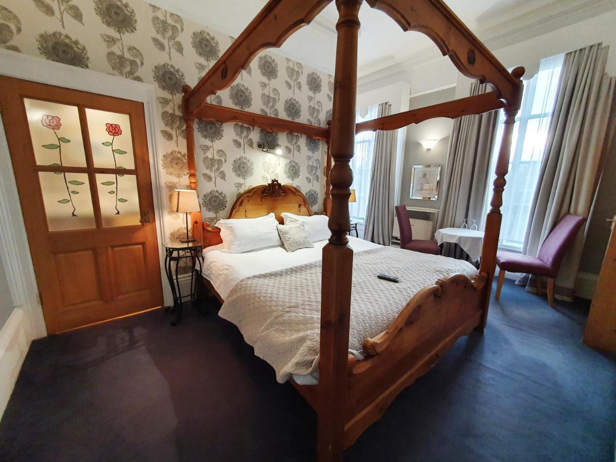 Doppelzimmer mit Himmelbett